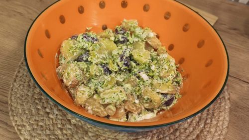 VIDEO FOTO | Salata de cartofi cu broccoli. Un touch mai special pentru clasica salată orientală