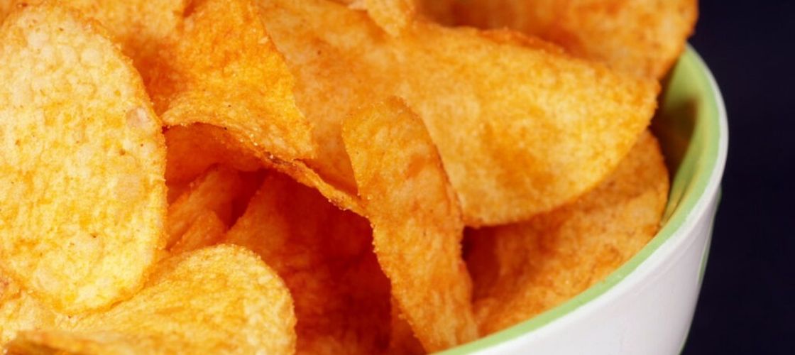 Cartelul chipsurilor din Italia: Trei giganți ai snacksurilor, amendați cu peste 23 de milioane de euro după ani de „concurență de fațadă”