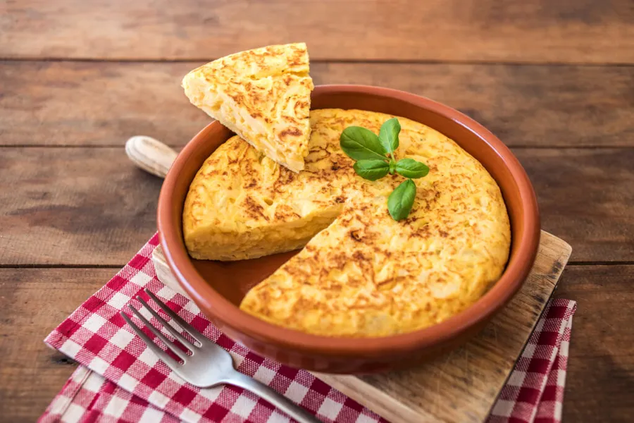 tortilla-de-patatas-omleta-spaniola-cartofi-reteta-spaniola-tapas-oua-brunch-retete-rapide-bucatarie-spaniola-tortilla-cu-cartofi-g4food