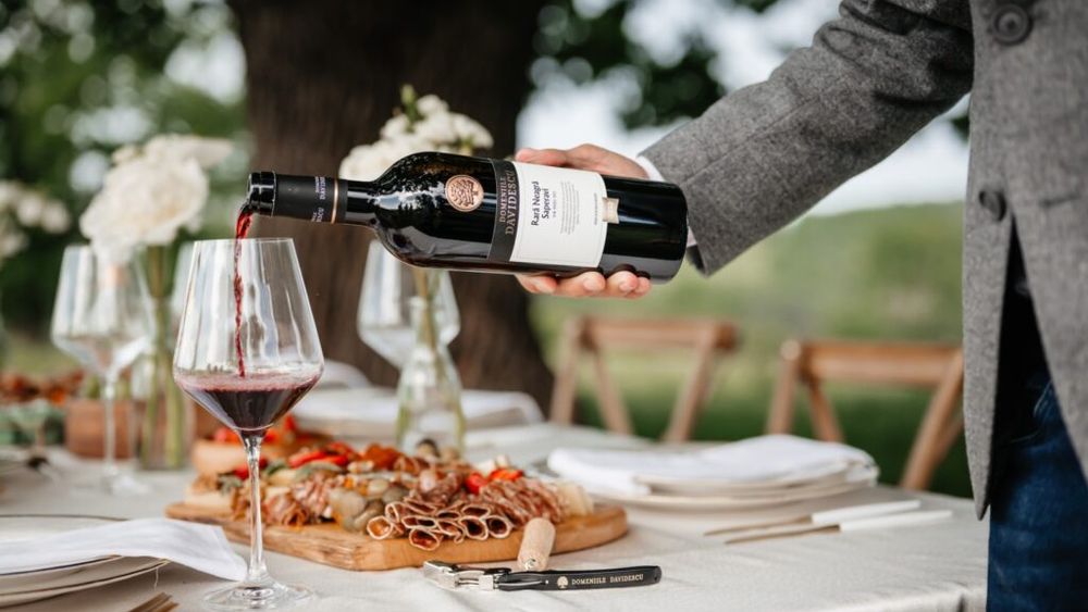 Nivelul accizelor la vin se majorează din nou de la 1 ianuarie 2026, a doua oară în ultimele şase luni