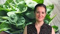 Beneficiile consumului plantelor cu frunze verzi / Tania Fântână (nutriționist): „Spanacul este una dintre cele mai versatile frunze verzi. Nu are nevoie de mult timp de gătire și se combină ușor cu alte ingrediente”