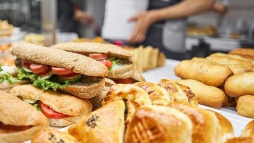 Legumele, fructele și produsele de panificație rămân în topul preferințelor alimentare ale românilor. Mai mult de jumătate ar fi dispuși să renunțe la zahăr, însă doar circa un sfert, la carne