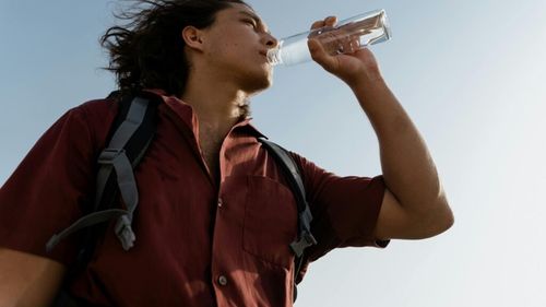 Ce cred americanii despre europeni și consumul de apă în restaurantele din Europa: ”Acești oameni nu se deshidratează”