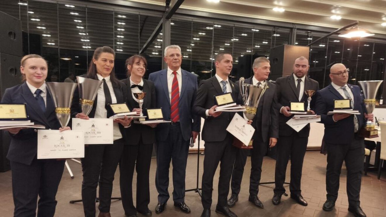 FOTO - VIDEO | Eleganță, rafinament și măiestrie în arta servirii la Castelul Bethlen-Haller – Cetatea de Baltă / Finala Concursului Național Maitre d’hôtel „Trofeul Marian Bugan” – Ediția a XX-a (2025)