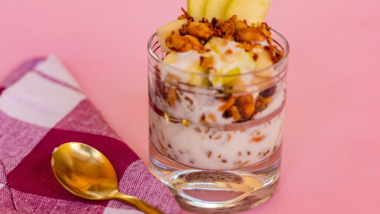 Idei de gustări care pot reduce riscul de cancer de colon/ Iaurtul, merele și oleaginoasele, printre alimentele recomandate de un gastroenterolog