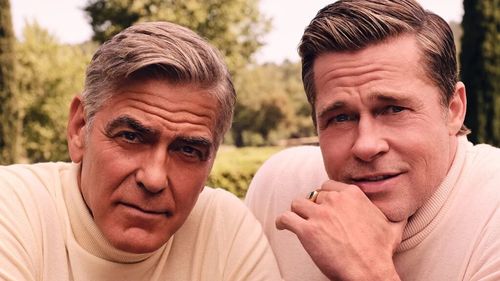 Brad Pitt a pozat cu George Clooney pentru revista GQ la vinăria pe care și-o dispută în instanță cu Angelina Jolie