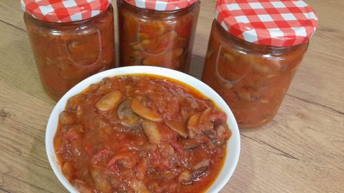 Rețetele Juanitei. Zacuscă de ciuperci. O conservă de toamnă cu gust de pădure. Cea mai bună este din hribi, dar în general se face din „champignon”