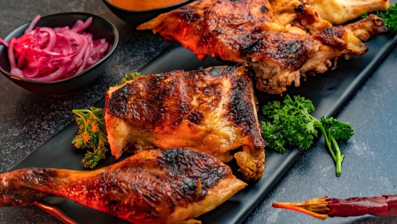 Prânzul de duminică. Rețeta de pui indian tandoori masala. Se servește cu orez basmati simplu și mix de legume