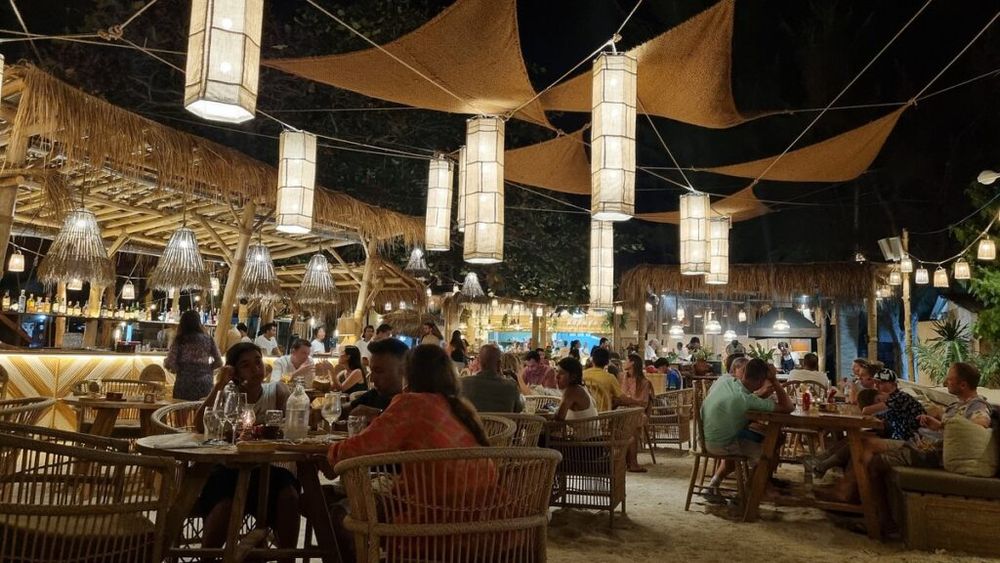 Un bucătar care s-a săturat de Franța din cauza taxelor povestește cum și-a găsit fericirea la 52 de ani în Indonezia