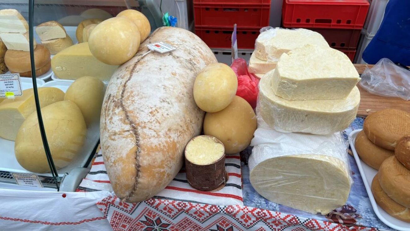 Cozonacii şi brânzeturile produse tradiţional, cele mai solicitate de Paşte, potrivit Asociaţiei "Produs în Bistriţa-Năsăud"