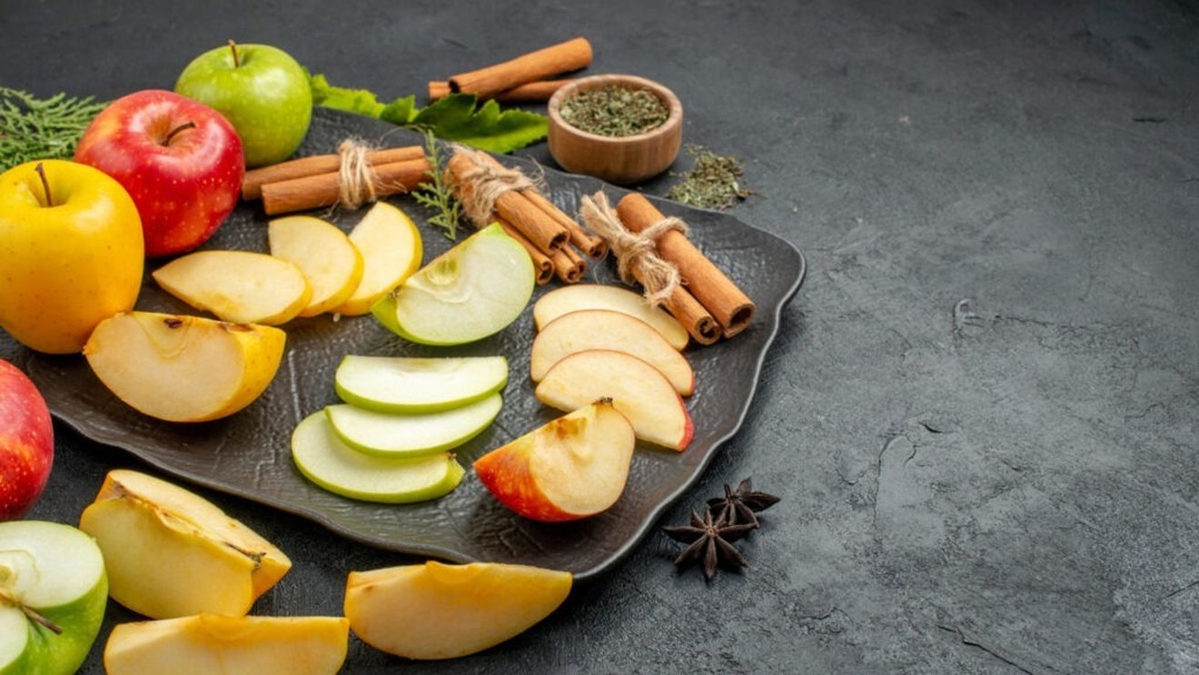 Salată pe placul copiilor/Trucuri pentru a-i determina pe cei mici să mănânce sănătos/Bonus, rețete de salate delicioase pe placul celor mici