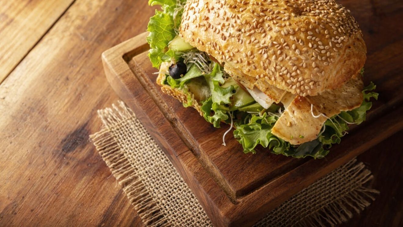 25 dintre cele mai bune sandvișuri din lume: de la pan bagnat (Franța) la smørrebrød (Danemarca) și bánh mì (Vietnam) / Fiecare cultură are propriul ei mod de a pune „ceva bun între două felii de pâine”