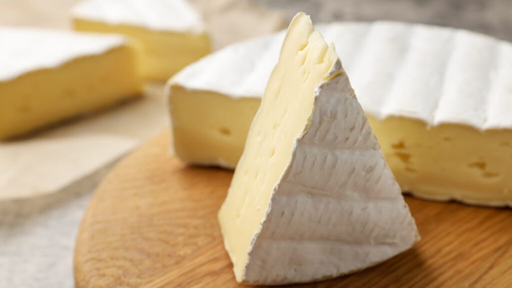 Lot de brânză Brie, retras din magazinele Metro după detectarea bacteriei Listeria