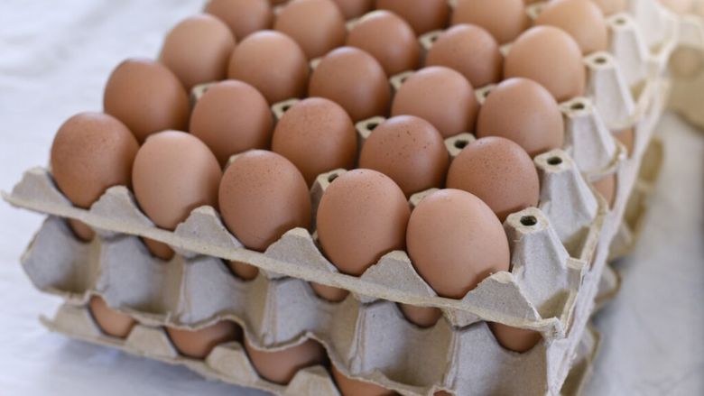 De ce nu ar trebui să pui cutia cu ouă direct în frigider / Greșeala banală care poate contamina alte alimente