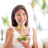 Slăbește mâncând cu plăcere / Noua teorie care schimbă modul în care privim dietele restrictive