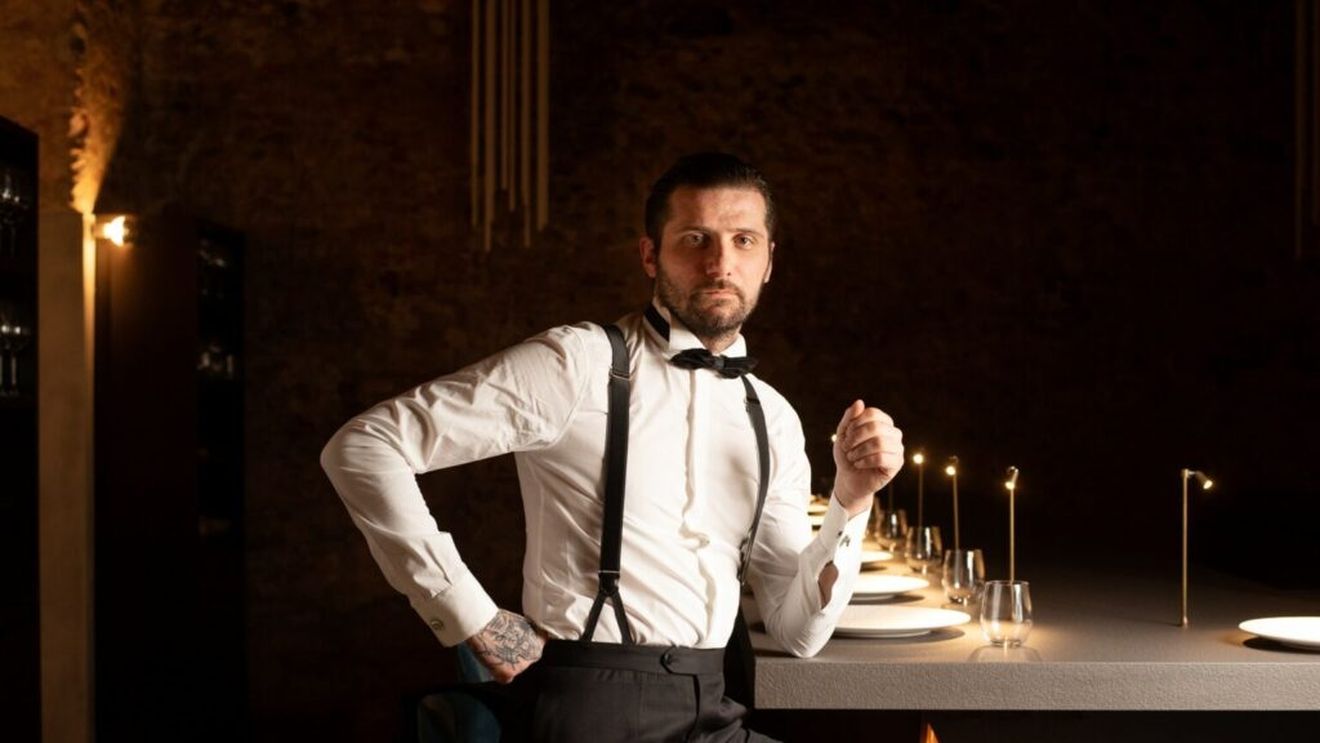 Un chef italian cu o stea Michelin a pus în pauză munca în restaurant pentru a se dedica creării unui instrument AI dedicat gastronomiei. „Cunoaște toate culturile lumii. Va fi ceva revoluționar”
