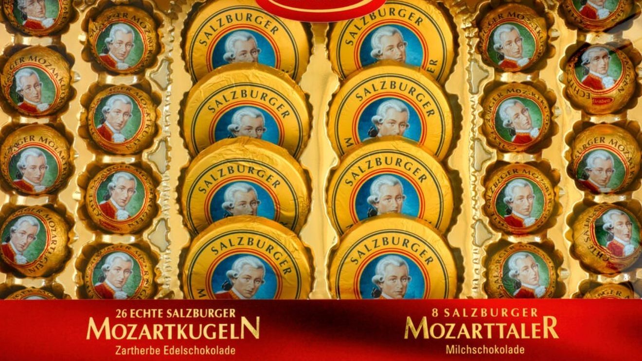 Salzburg pierde dreptul exclusiv asupra faimoaselor praline Mozart / Pralinele Mozartkugeln, suvenir emblematic al Austriei, nu vor mai fi produse în orașul natal al compozitorului, după falimentul fabricii