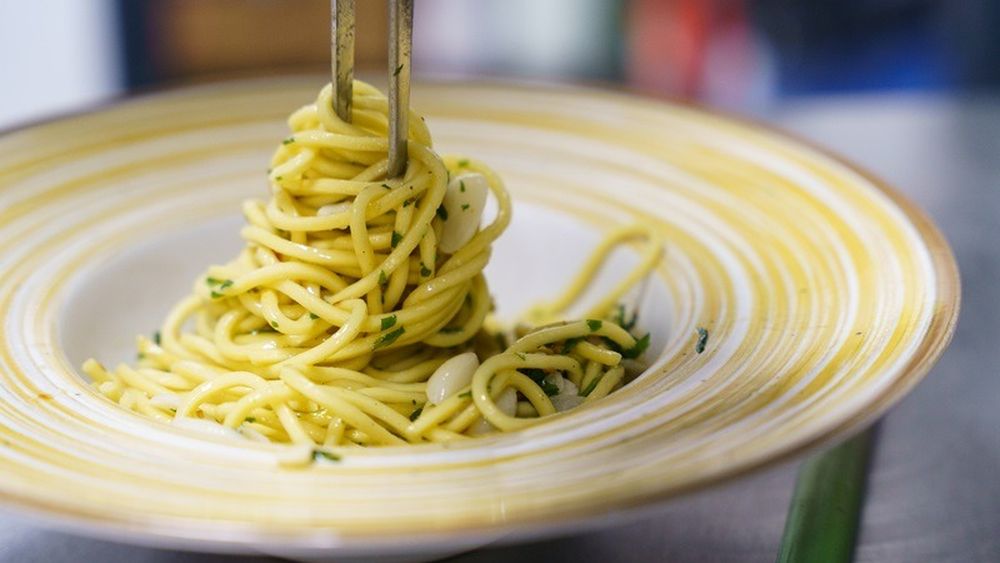 Pastele de vineri seara. În așteptarea Paștelui, cele mai simple, gustoase și aromate paste de post: spaghetti cu usturoi și lămâie