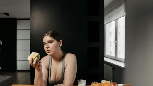 10 fructe care reduc grăsimea abdominală / Dacă mănânci avocado, fructe de pădure, papaya vei arde mai rapid grăsimea abdominală, potrivit unui nutriționist
