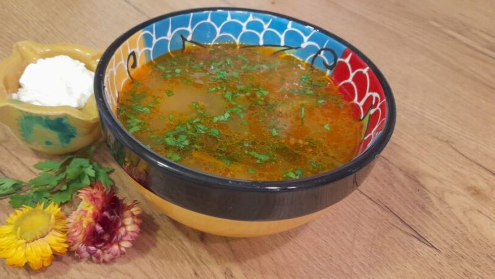 Rețetele Juanitei. Borș de păstăi și cartofi. Bun cu smântână. Îi poți pune zeamă de carne sau să-l faci pentru vegetarieni