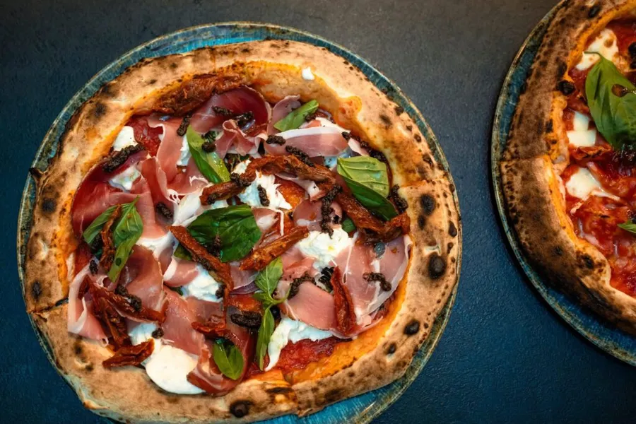 pizza-napoletana-pizza-napoletana-autentica-Mirlogeanu-Sorin-Pizzeria-Napoletinii-pizzaiolo-aluat-pizza-aluat-maturat-fermentare-pizza-acasa-pizza-italiana-bucatarie-italiana-ananas-pe-pizza-tiramisu-tiramisu-autentic-mascarpone-piscoturi-cafea-retete-italiene