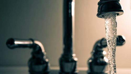 Toate localităţile afectate de criza de la Paltinu (Prahova) au fost realimentate cu apă / DSP prelevează probe