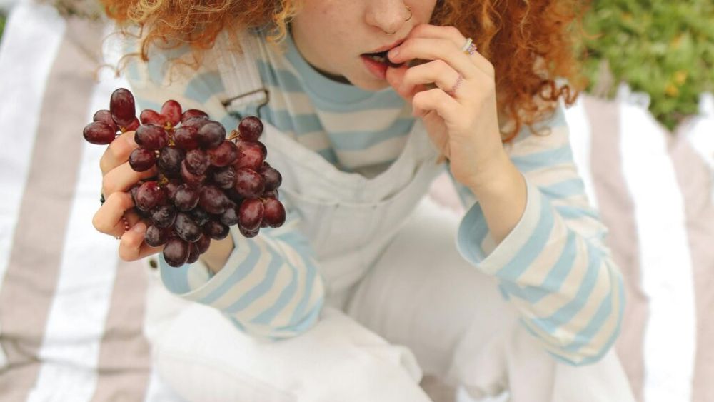 Consumi zilnic struguri? Iată ce se întâmplă cu organismul tău / Diferențe dintre strugurii verzi și cei roșii / Dietetician: „La fel ca fructele citrice, strugurii conțin vitamina C, care susține sistemul imunitar”