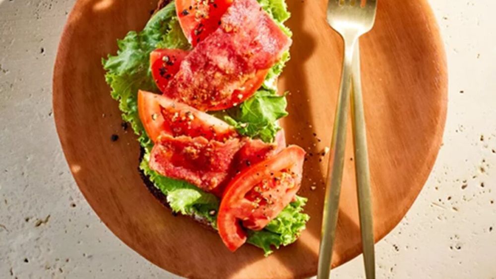 Sandwich delicios pentru micul dejun / Cu șuncă de curcan și pâine integrală, este o adevărată savoare cu un conținut redus de grăsimi și zaharuri