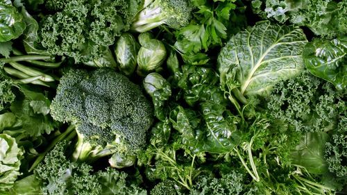 Te-ai fi așteptat ca spanacul să conțină proteine?  Top 10 alimente din categoria legume și zarzavaturi bogate în proteine