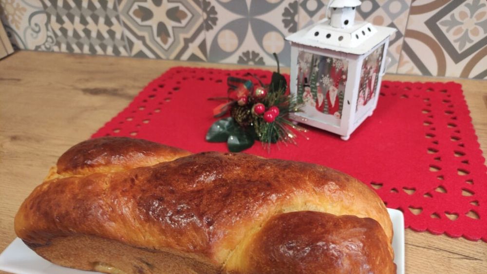 Cozonacul de casă, dulcele tradițional românesc pe masa de Crăciun/ Mereu trebuie făcut și un cozonac mai mic, pe care să-l rupi cald, la gura cuptorului