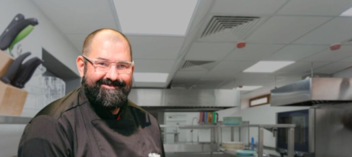 Chef Adrian Hădean anunță condițiile de recrutare a 12 tineri pentru programul gratuit „Culinary Horizons”