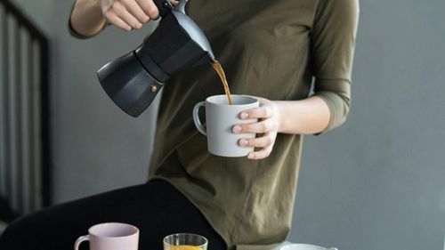 Excesul zilnic de sucuri carbogazoase și cafele pot crește riscul de accident vascular cerebral / Aliații sănătății tale pot fi ceaiul și apa, pentru că ele pot reduce acest risc