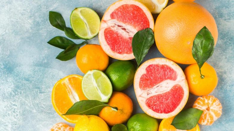 Analiză: Citricele domină coșul de cumpărături iarna, iar carnea de pui depășește porcul în frigiderul românilor / Cartofii rămân leguma preferată în sezonul rece