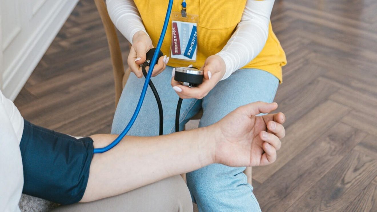 STUDIU: Vrei să previi hipertensiunea arterială? Te-ar putea ajuta să consumi mai mult iaurt