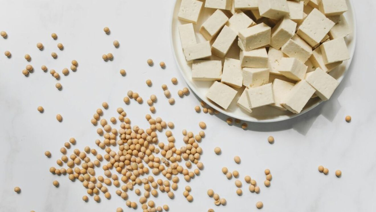 Un profesor de nutriție demontează un mit despre soia: Acest aliment nu crește, ci reduce riscul de cancer de sân/În special tofu era incriminat, fiind, anterior, considerat „aliment fără hrană” pentru persoanele cu risc crescut de cancer