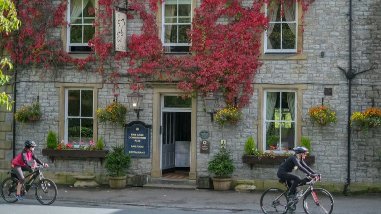 Un mic sat cu o singură stradă are un restaurant de top / Localul are în meniu bere și o varietate mare de vinuri, dar și numeroase preparate după rețelele locale