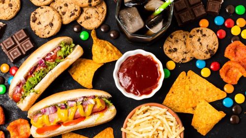 Conservanți dintre cei mai frecvent folosiți în industria alimentară, corelați cu cancerul sau diabetul de tip 2, unii, cu ambele. Surprinde faptul că sunt folosiți nu doar în alimente ultraprocesate