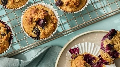 Brioșe cu afine, fără zahăr adăugat / Micul dejun pregătit din timp este tot mai apreciat, mai ales când e și gustos, și sățios