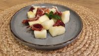 VIDEO FOTO | Aperitiv mediteraneean. Pepene galben cu prosciutto sau jamon. Rețeta simplă italiană sau spaniolă care îmbină gusturi dulci și sărate