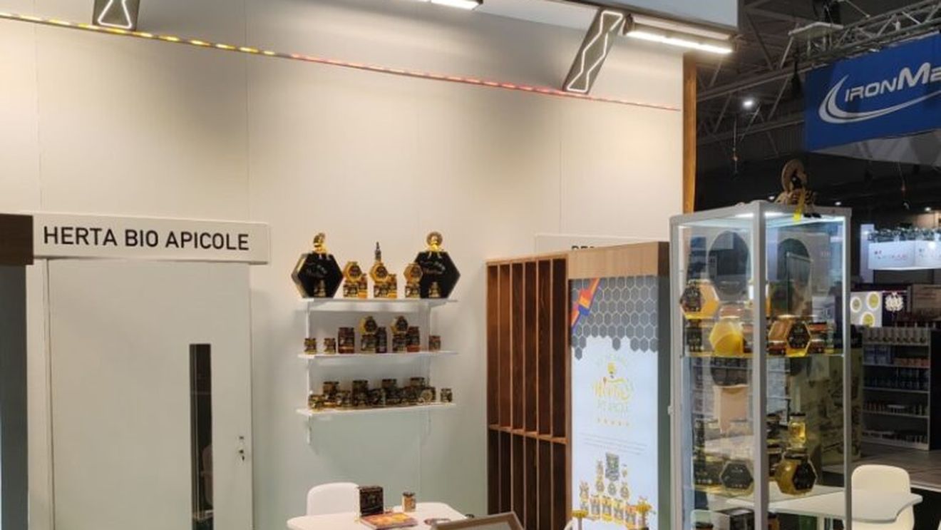 Miere din Sibiu, certificată ecologic, ofertată la SIAL Paris, cel mai mare târg de produse organice și convenționale din Europa/”Suntem mândri că, după multă muncă, vine și răsplata” - Cosmin Herța, apicultor