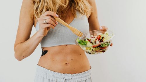 Este ideal să mănânci sănătos, dar este grav să devii obsedat de asta / Un nutriționist explică ce înseamnă ortorexia nervoasă, ce simptome are și cum se poate trata