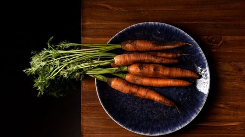 Morcovii cu pete negre: mai pot fi mâncați? Specialiștii spun că răspunsul depinde de cât de vechi sunt petele și de gust