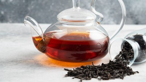 Ceaiul, băutura care urcă în topul preferințelor / De la frunza verde la infuzia perfectă, o artă pe care o poți stăpâni / Ghid esențial pentru începători și pasionați în prepararea ceaiului