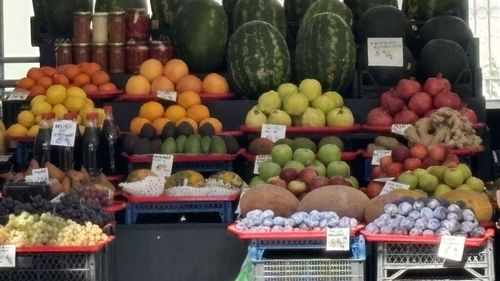 Municipalitatea braşoveană va organiza şi în acest an pieţe volante în oraş, unde participarea este gratuită, spre deosebire de pieţele fixe, în care există taxe pentru închirierea spaţiilor sau a tarabelor