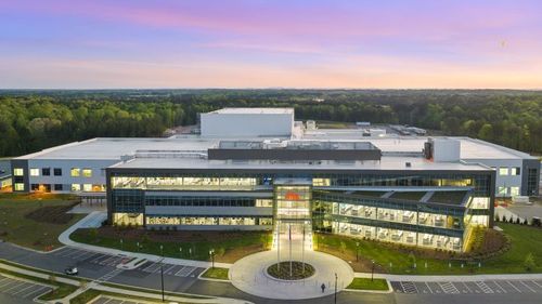 Eli Lilly a depăşit estimările financiare şi îşi majorează prognoza anuală, susţinută de vânzările record ale medicamentelor sale destinate tratamentului obezităţii şi diabetului