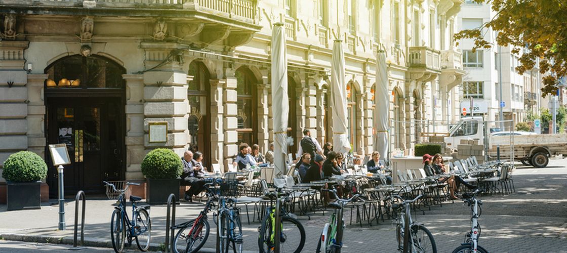 Patronii din HoReCa cer terase deschise tot anul în București / Modele din Paris și Viena, invocate în discuțiile cu primarul general Ciprian Ciucu