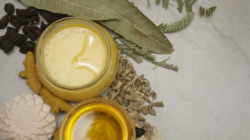 Amestecul delicios care te ajută să slăbești: turmeric și miere/Combinația aceasta poate reduce inflamațiile din corp și contribuie la pierderea în greutate