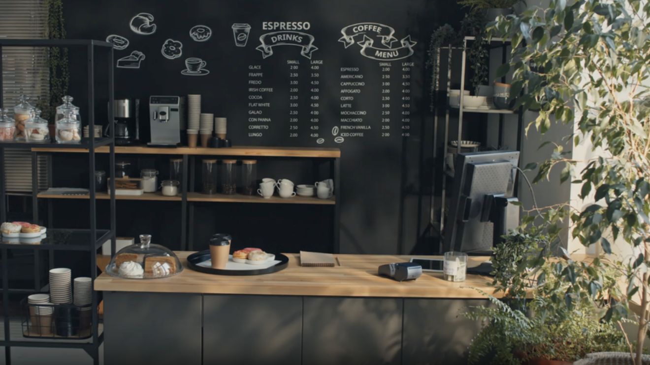 INTERVIU | Ce înseamnă să deschizi o cafenea de specialitate: de la aparate și cafea, până la oameni și training / Barista: „Nu e doar despre cafea bună, ci despre tot sistemul din spate”