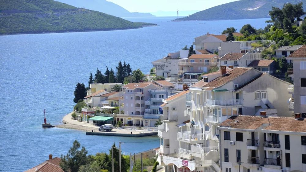 Neum, paradisul gurmanzilor cu buget redus: unde mănânci bine pe malul Adriaticii fără să-ți golești portofelul