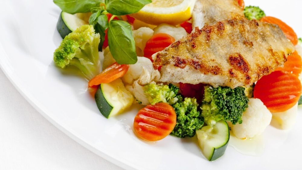 De la ovăz la pește gras: alimente recomandate de cel mai recent ghid, pentru persoanele cu valori crescute ale colesterolului / Nu există alimente minune, dar combinate cu o dietă echilibrată, pot fi de ajutor